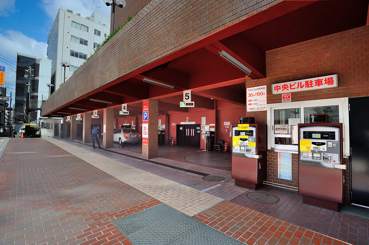 ビル内の駐車場